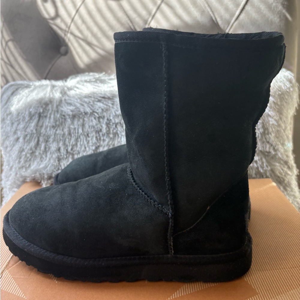 Women's Ugg Black Suede Boots - Picture 4 of 8